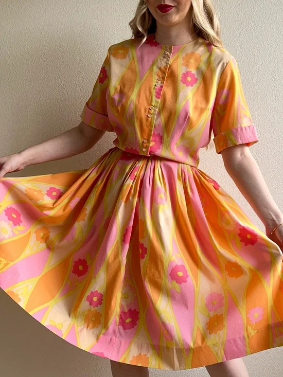 Vintage 1950s Orange and Pink Sorbet Print Dress (M) - Picture 2 of 13
